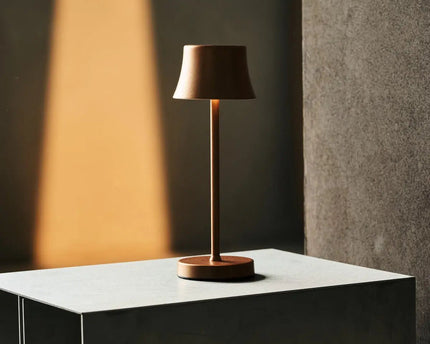 De Pijp Mini koper oplaadbare tafellamp - Draadloos opladen, dimbare lamp en 3 lichte kleuren