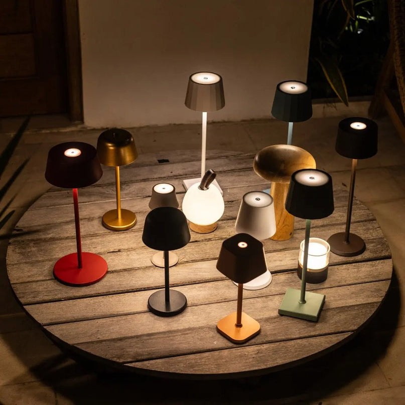Noah donkerbruine houten oplaadbare tafellamp met glas en houten handgreep