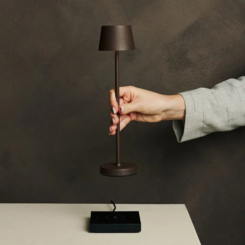 Vondel Mocha Brown oplaadbare en draadloze lamp perfect voor horeca -industrie - draadloos oplaadbaar via laadstation
