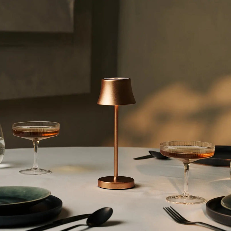 Combi Set Professional-8 X de Pijp Mini Copper Oplaadbare tafellampen & 1 x Central Station Wireless Laying Station met Qi-Technology-Perfect voor restaurants, gastvrijheid en hotels