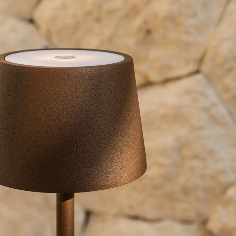 Vondel Mocha Brown oplaadbare en draadloze lamp perfect voor horeca -industrie - draadloos oplaadbaar via laadstation