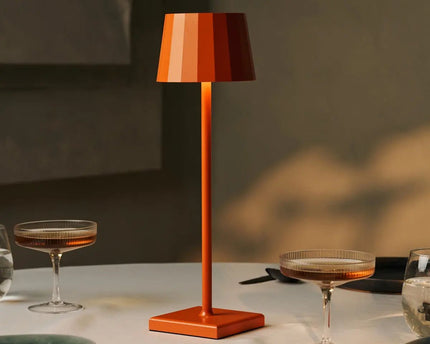 Combi Set Professional-8 x Wouter Blossom Orange Oplaadbare tafellampen & 1 x Central Station draadloos oplaadstation met Qi-Technology-Perfect voor restaurants, gastvrijheid en hotels