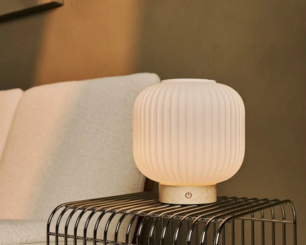 LYLA Unieke oplaadbare lamp - Frosted glas en houten basis, dimable, 3 lichte modi
