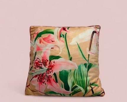 Sierkussen Lily 45*45 De kussenhoes wordt geleverd met vulling en is voorzien van een ritssluiting.