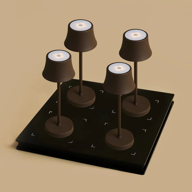 Combi Set Professional-4 X de Pijp Mini Mocha Brown oplaadbare tafellampen & 1 x Amstel Wireless Charging Station met Qi-Technology-Perfect voor restaurants, gastvrijheid en hotels