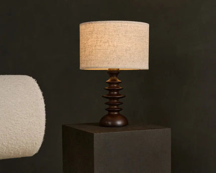 Bodhi donkerbruine houten lamp met beige lampenkap – elegante verlichting voor elke kamer
