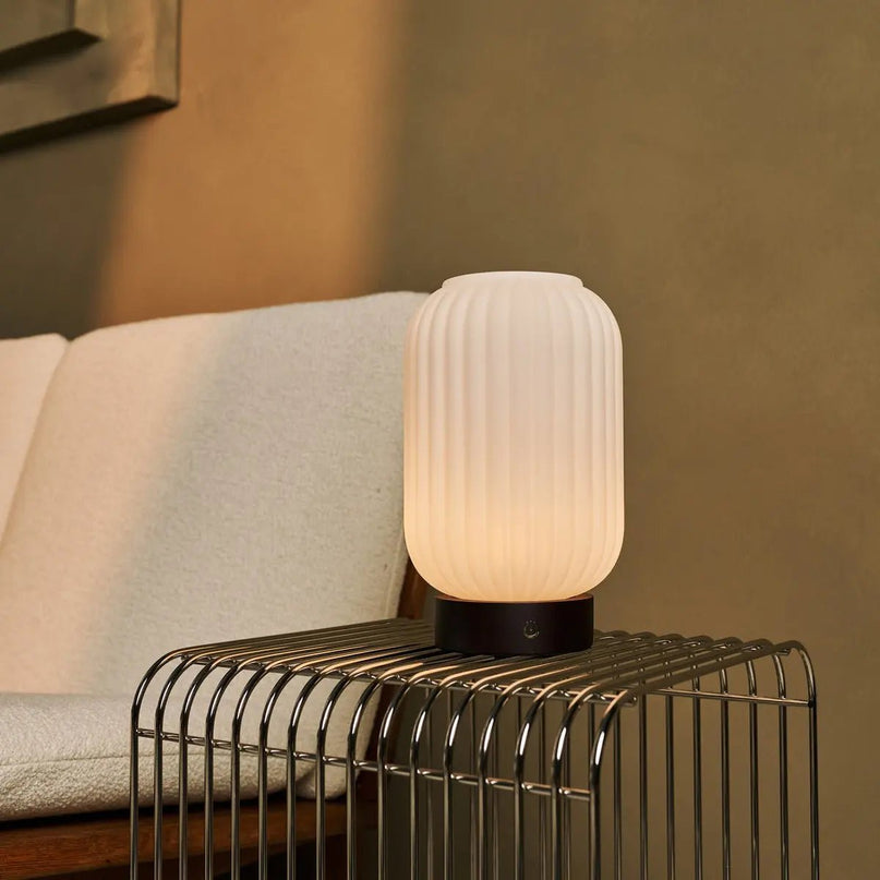 Lilly donkerbruin unieke oplaadbare lamp - matglaslamp, houten basis, dimable, 3 lichte modi