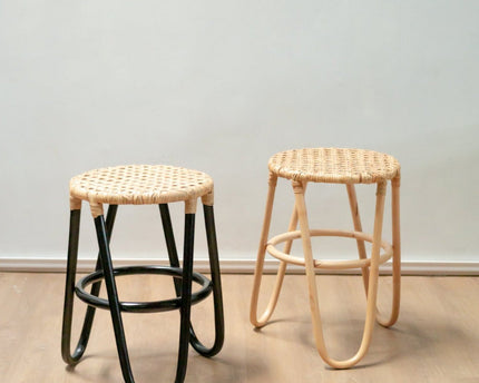 Rotan Kruk KOLAKA Zwart Ø35 cm met Geweven Zitvlak | Kleine ronde kruk met drie poten