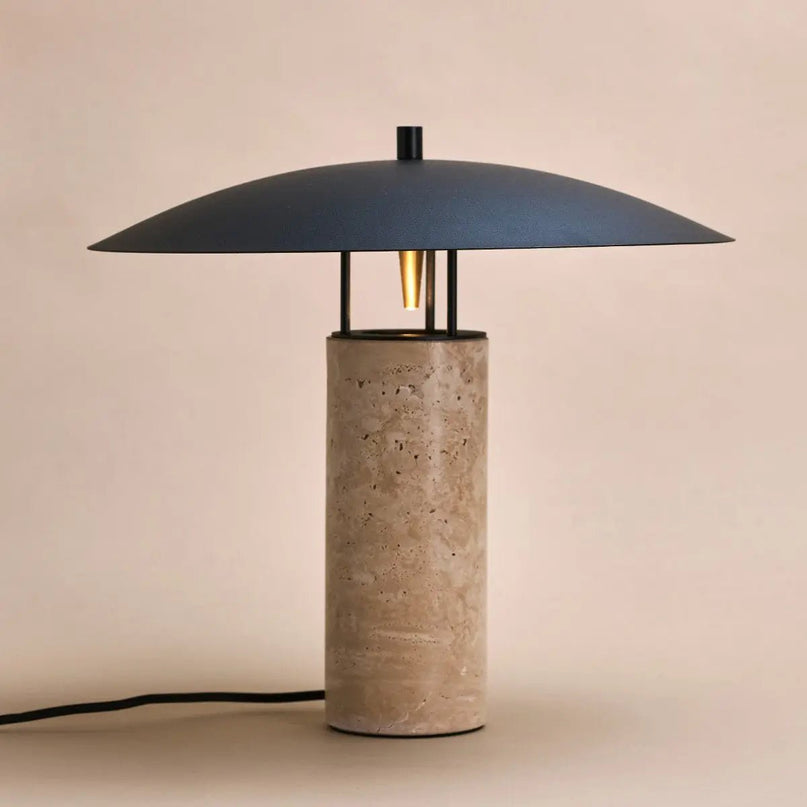 Nicolaas travertijnlamp – elegant handgemaakt ontwerp met metaal en travertijn