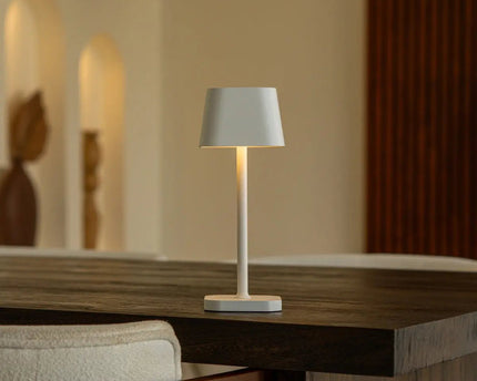 Ava witte oplaadbare tafellamp – stijlvolle, draadloze en dimbare verlichting