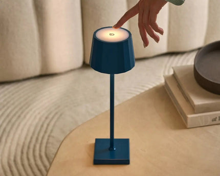 Combi Set Professional-8 x Wouter Delftware Blue Oplaadbare tafellampen & 1 x Central Station draadloos laadstation met Qi-Technology-Perfect voor restaurants, gastvrijheid en hotels
