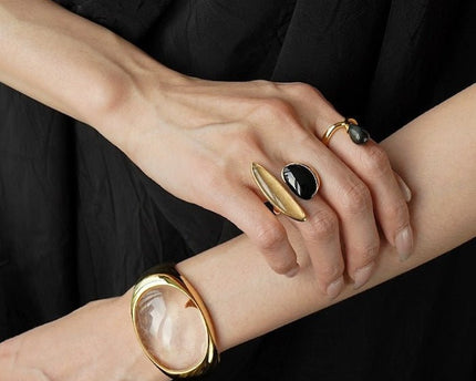 Gedurfde minimalistische gouden rutielkwartsring