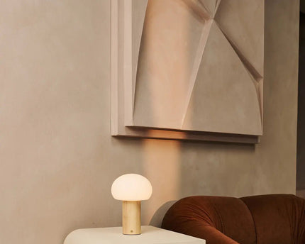 Sam lichtbruine houten tafellamp met glas en oplaadbare batterij | Dimbare en veelzijdige verlichting